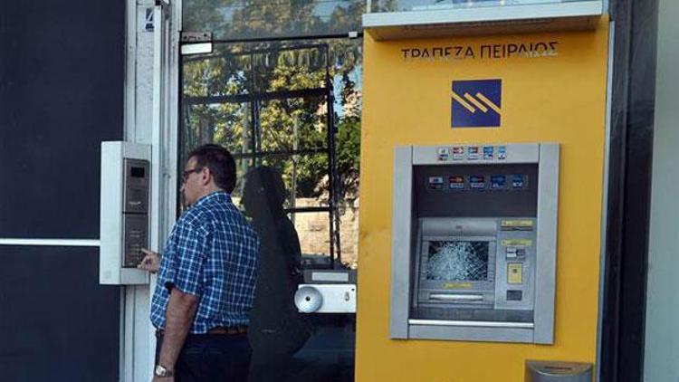 Yunanistanda bankalar pazartesi günü açılıyor