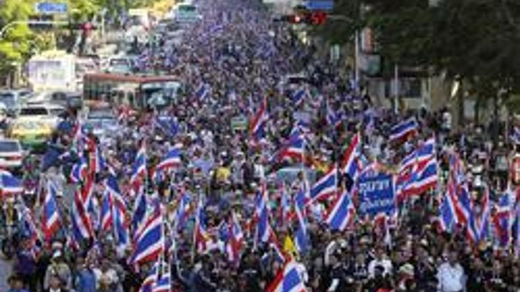 Taylandda Taksin karşıtı protesto