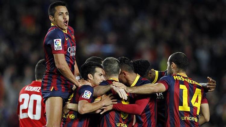 Barcelonadan 11 futbolcu gidiyor