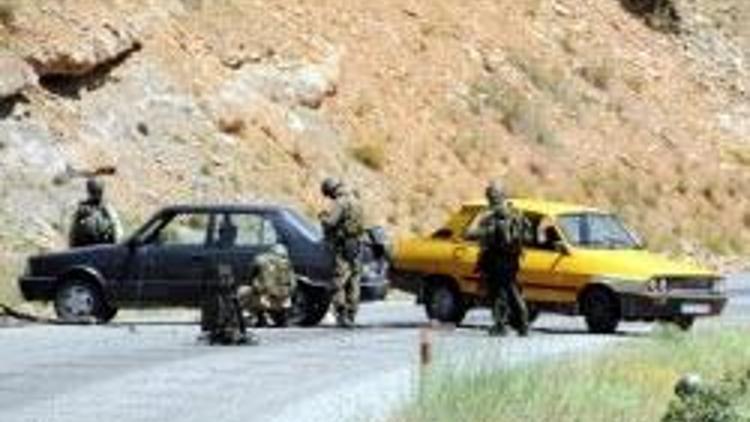 PKKnın karayolunda tuzakladığı bomba imha edildi