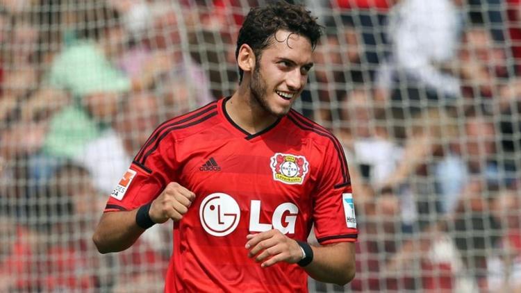 Menajeri doğruladı Barcelona Hakan Çalhanoğlunu istiyor