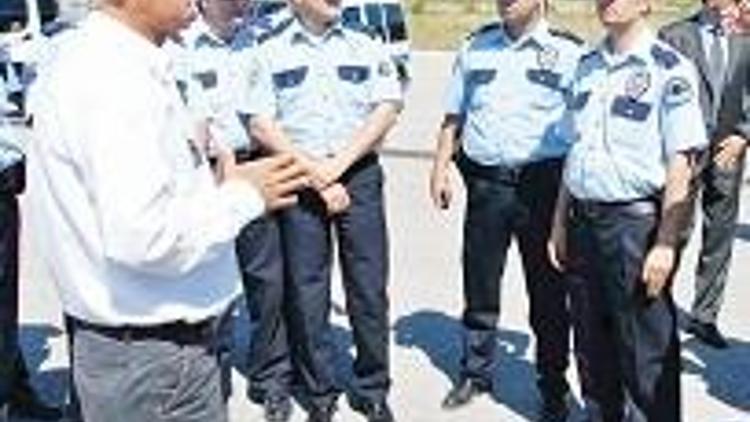 Polis araçla takibe hazır