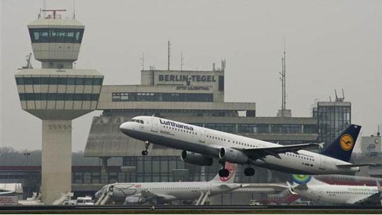 Hostesi rehin alınan uçak Münihe geri döndü