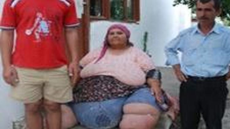 220 kiloluk kadın yardım bekliyor