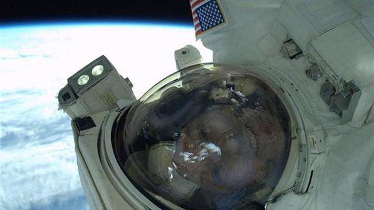 ABDli astronotlar selfiede uzay yaptı