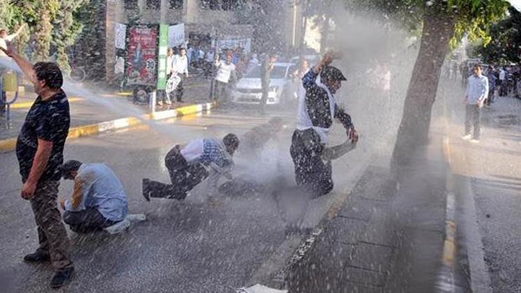 Vanda eylemci işçilere polis müdahalesi