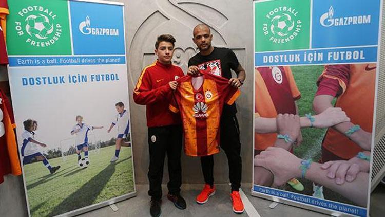 Futbolda dostluk elçisi Felipe Melo