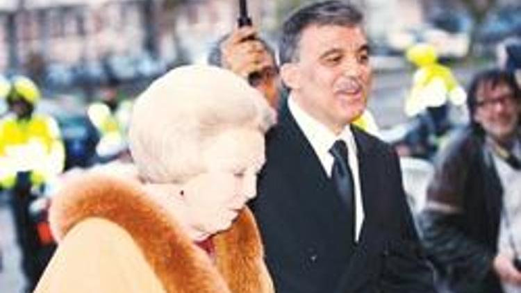 Hollanda Kraliçesi Gül’ü saf kaşmir Türk peleriniyle karşıladı