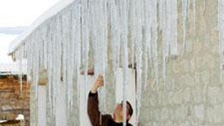 Kocaeli’de bir metrelik buz sarkıtları