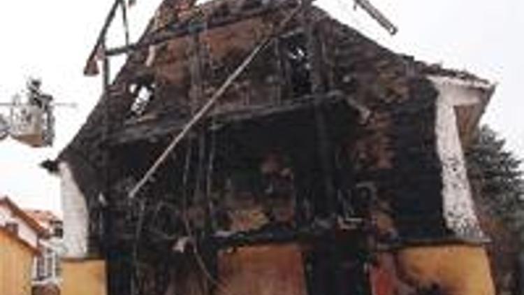 Yine Türk evi yakıldı