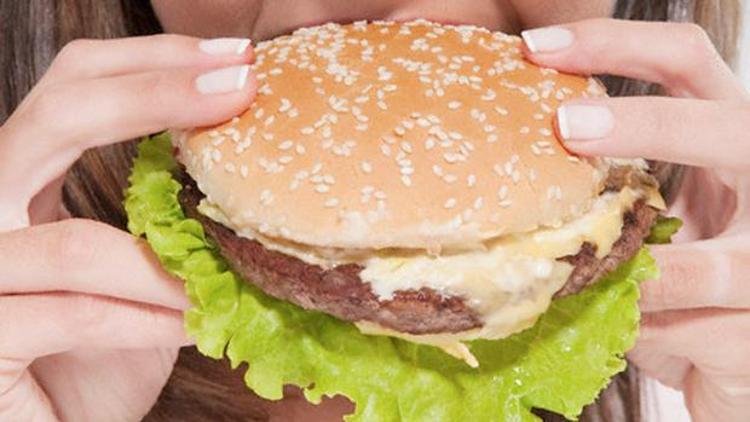 Hamburgerin içinden bakın ne çıktı