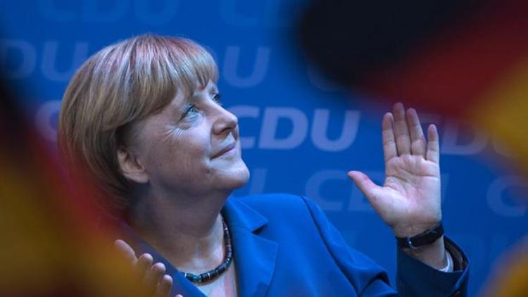 Almanlar yine Merkeli istiyor