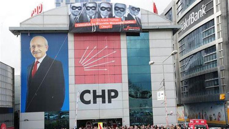 Polis CHP il binasındaki pankartı indirdi