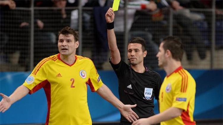 UEFAdan futsal hakemi Kamil Çetine görev