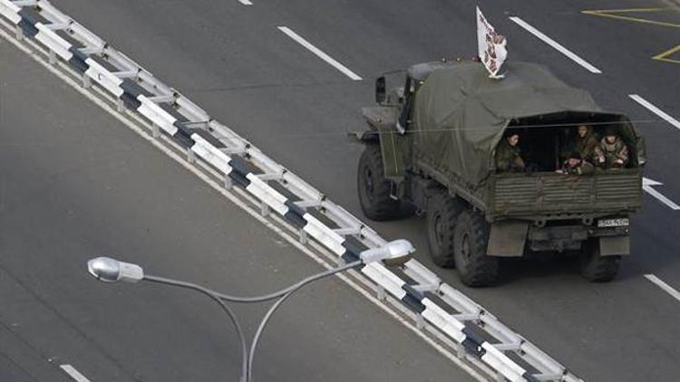 NATO: Rus birlikleri Ukraynaya geçti