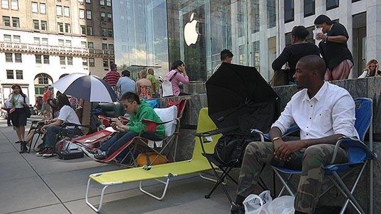 iPhone 6 için şimdiden sıraya girdiler