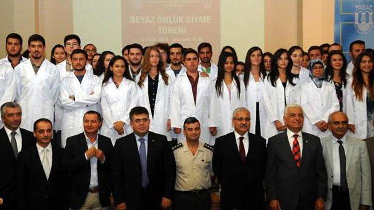 Tıp öğrencileri ‘beyaz önlük’ giydi
