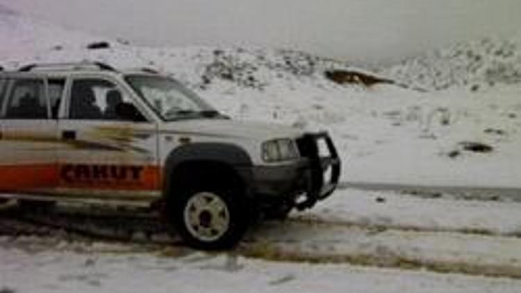 Antalyada 4 kişi karda mahsur kaldı