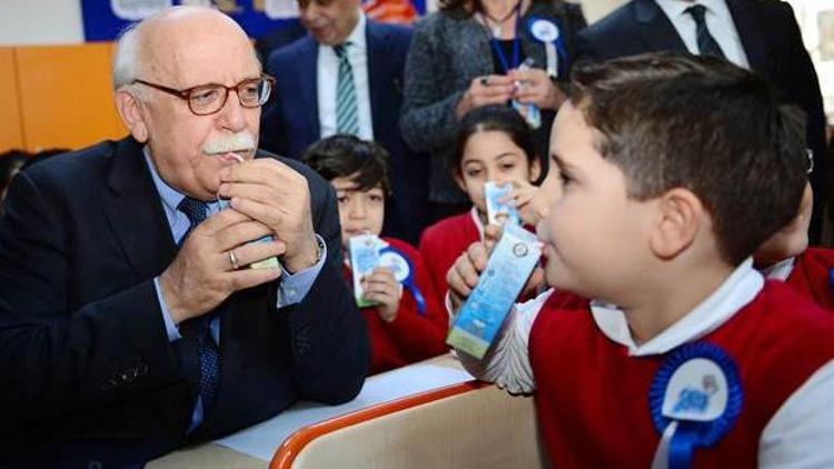 Avcı’dan okullara sütlü açılış  Kuru üzüm mart ayı sonunda