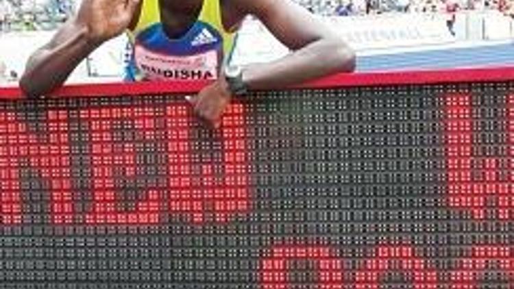 Rudisha, 800 metre rekorunu tarihe gömdü