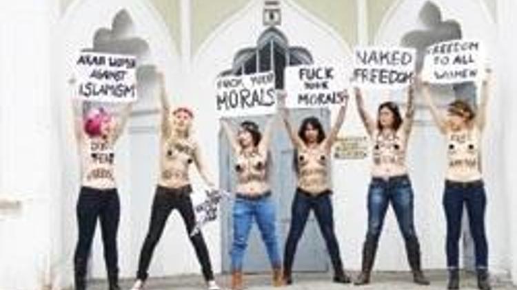 Müslüman kadınlardan anti Femen gösterisi