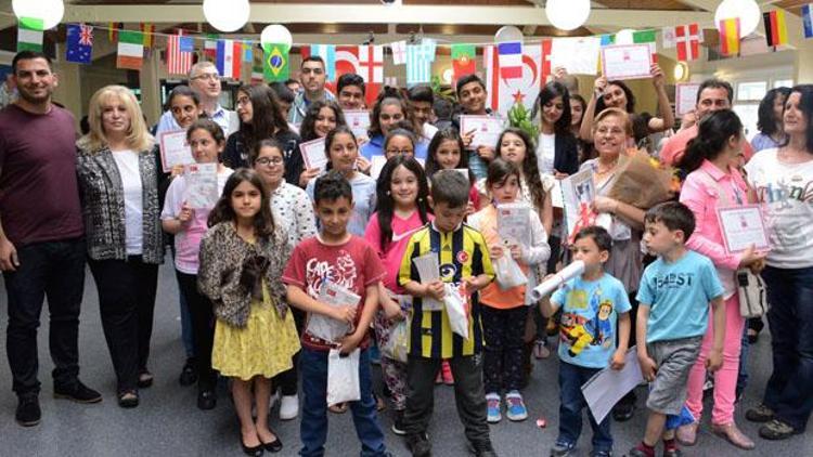 Londra’da Türk Okullarında karne ve tatil sevinci
