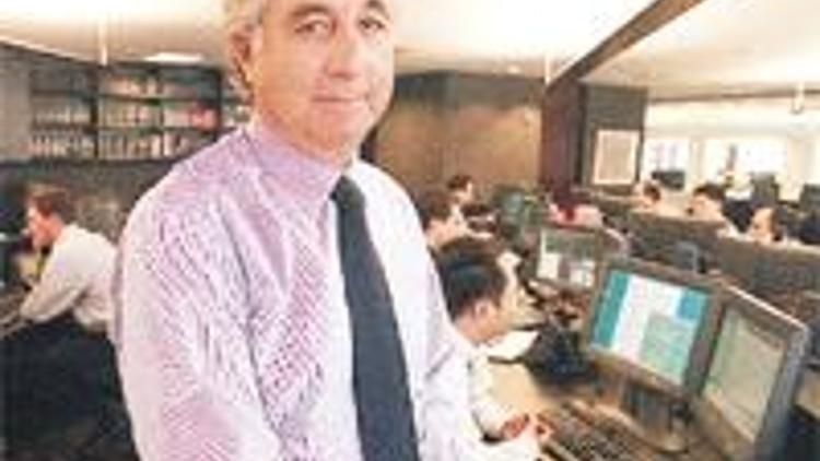 ’Ponzi vurguncusu’nu oğulları yakalattı, karısı ortak çıktı