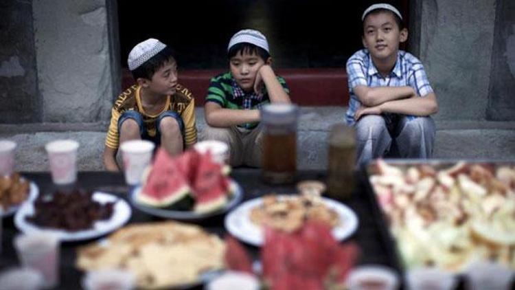 Çin’de Uygurlara oruç resmen yasak