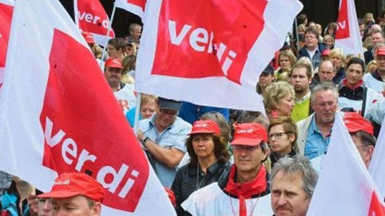 Almanyada kamu çalışanları greve gidiyor