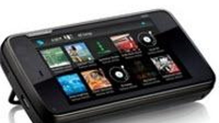 Nokia N900 geldi çattı