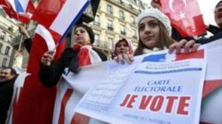 Fransa Senatosu önünde protesto