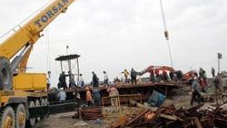 Samsunda 300 tonluk kapak çöktü: 5 ölü