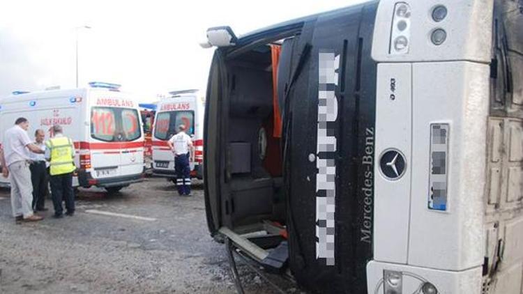 Ankarada yolcu otobüsü devrildi: 42 yaralı
