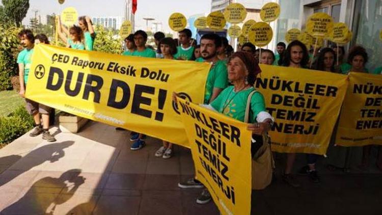 Greenpeaceten Çevre Bakanlığı önünde Akkuyu ÇED raporu protestosu