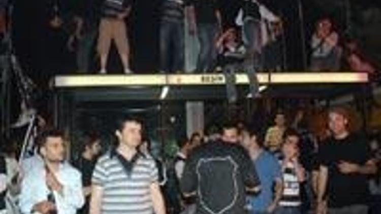 Kadıköyde Beşiktaşlılara saldırı