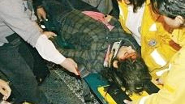 Kızılay’da bir araba çarpan kadın yaralı