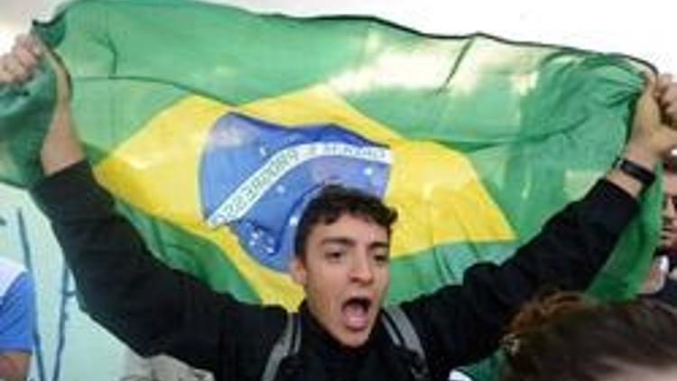 Brezilyada 20 yılın en büyük protestolarına 200 bin kişi katıldı