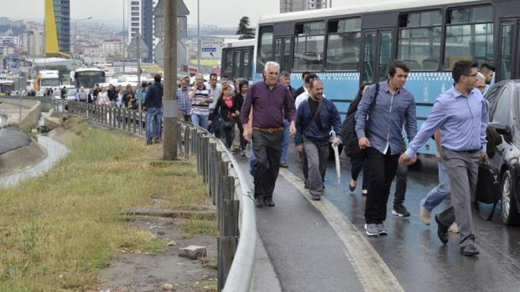 İstanbulda şiddetli yağmur (Hava durumu nasıl olacak)