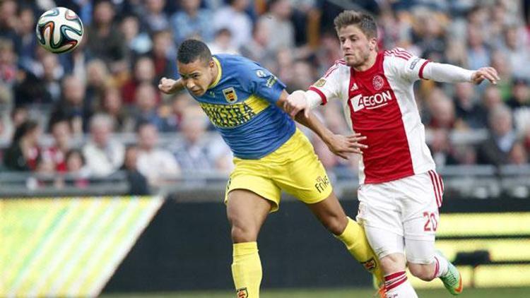 Ajax, puan kaybına rağmen liderliğini sürdürdü