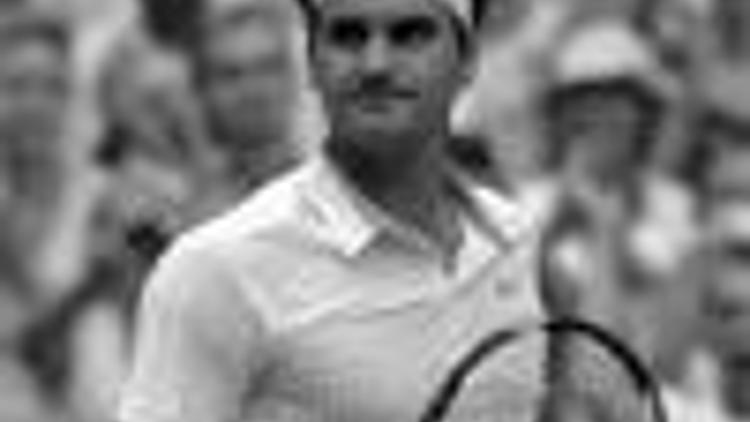 Federer maintains stunning run