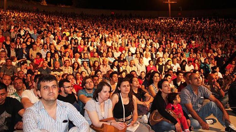 Halk Arenasına Bornovadan rekor seyirci