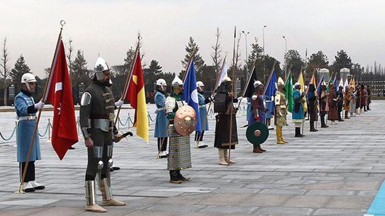 Askerlerin kıyafetlerini yapan tasarımcı: 16 savaşçıdan en çok Osmanlı kıyafeti zorladı