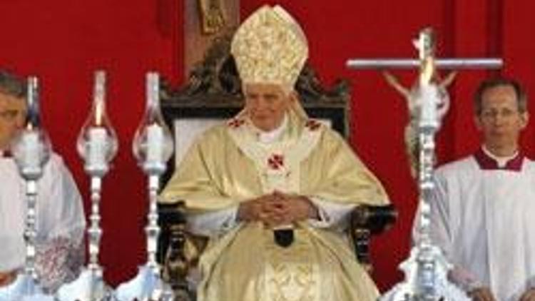 Papadan tarihi Küba ziyareti