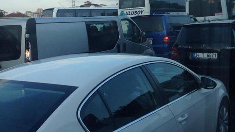 İstanbulda kazalar trafiği kilitledi