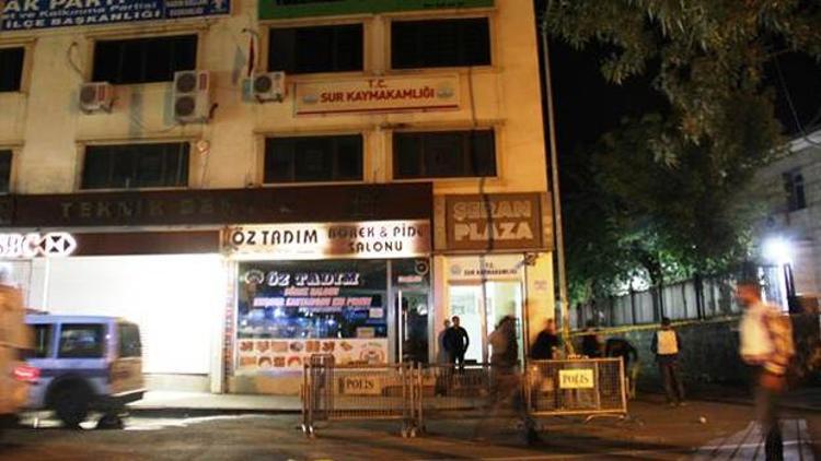 Diyarbakırda Kaymakamlık binasına el yapımı bomba atıldı