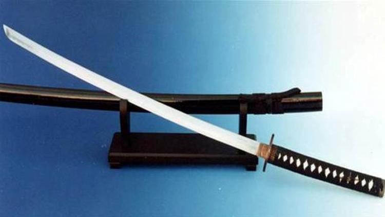 Samuray kılıcıyla anne babasını öldürdü