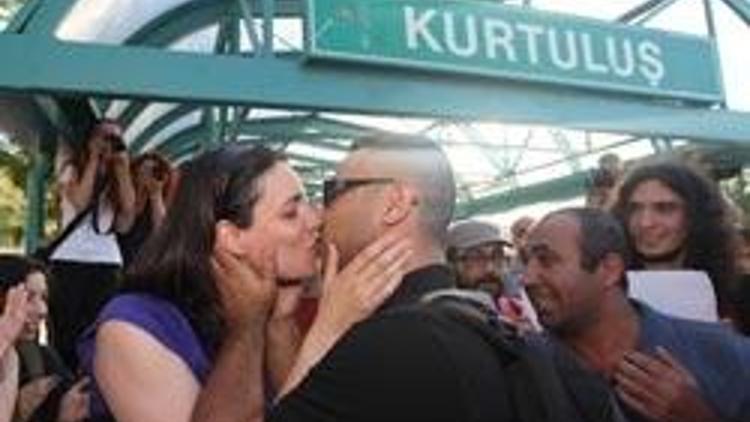 Ankara metrosunda öpüşme eylemi