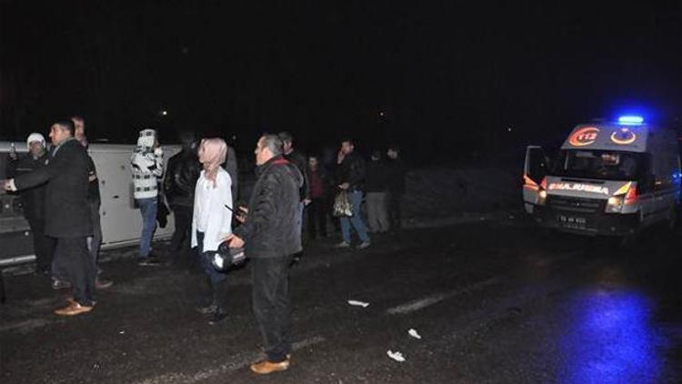 Bingölde yolcu otobüsü ile kamyon çarpıştı: 48 yaralı