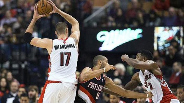 Damian Lillard Blazersı sırtlıyor