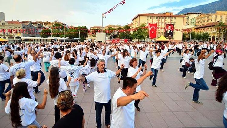 1500 kişi harmandalı oynadı